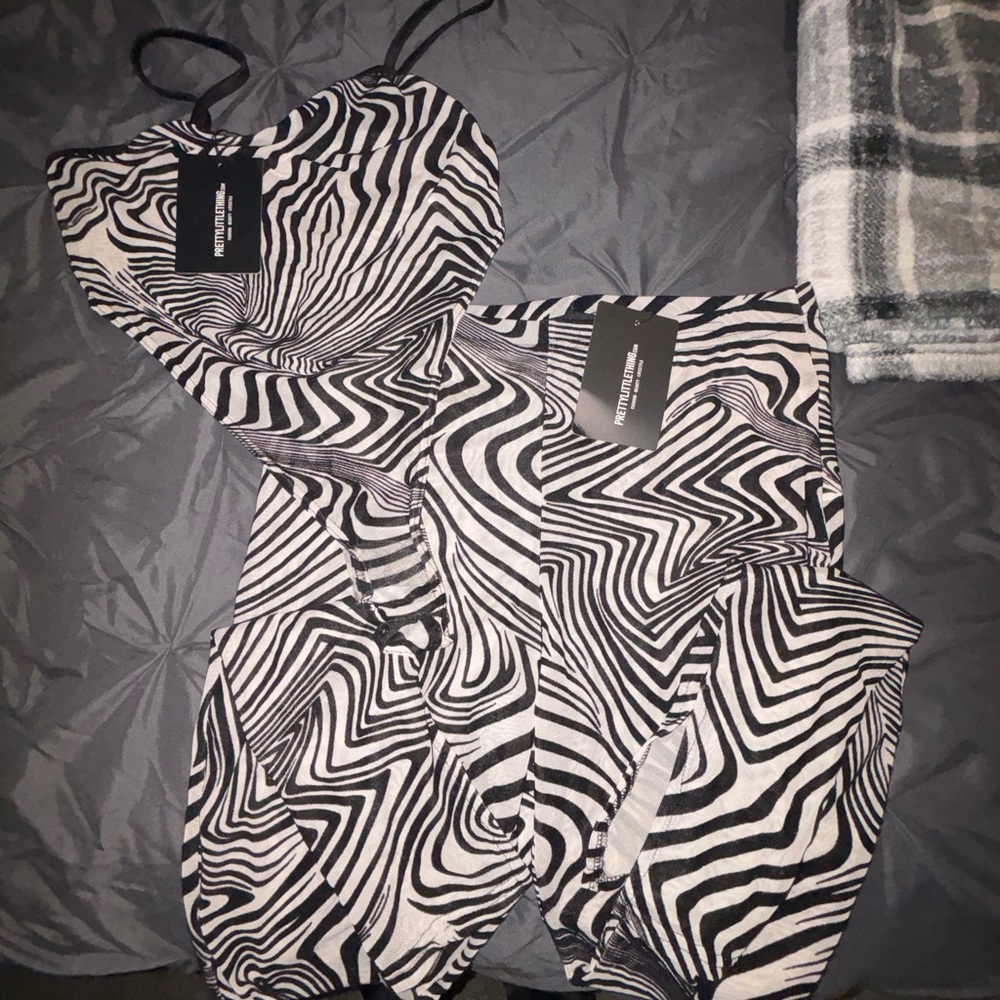 Black and White Swirl Pattern Dress